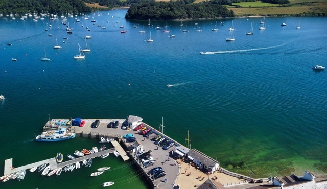 Crows Nest - sleeps 4 guests in 2 bedrooms