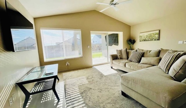Cruces Oasis | Movie Theater| 3BR