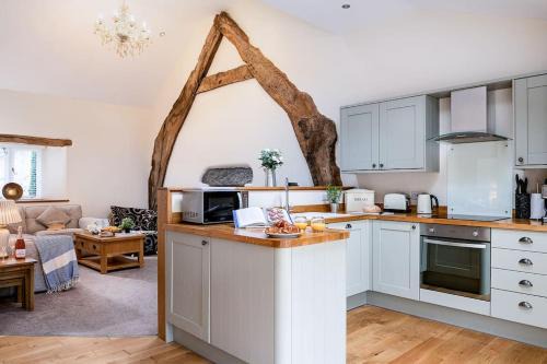 CRUCK BARN - Beautiful Renovated Barn within the Countryside