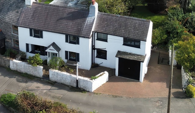 CRUD Y MOR, pet friendly, country holiday cottage in Llanfairfechan