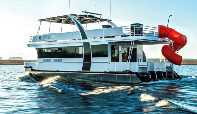 Cruise into Paradise: Lake Powell Houseboat Escape!