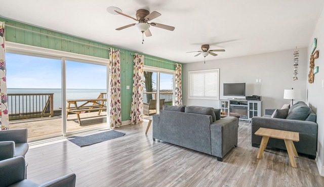 Crystal Bay Getaway with full Lake Erie views!