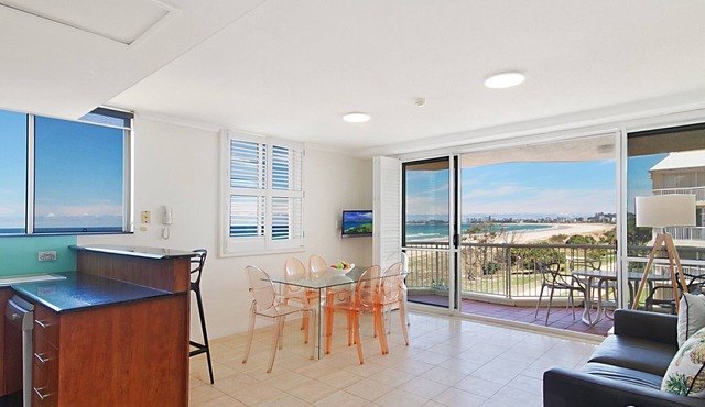 Crystal Beach 42 - Absolute Beachfront & Pool at Tugun!