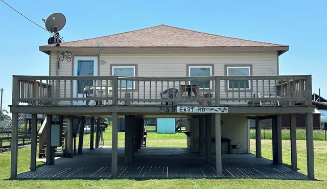 Crystal Beach Cabin - Sleeps 7 (3 blocks from Beach)