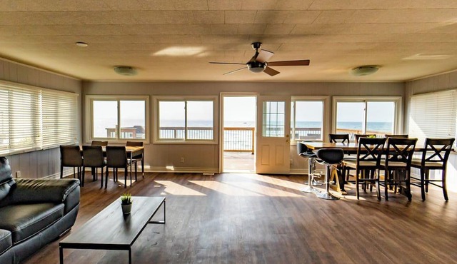 Crystal Beach Scenic Waterfront 3 bedrooms