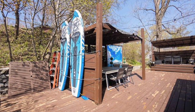 Crystal Beach Waterfront Cottage - Sunset Views!