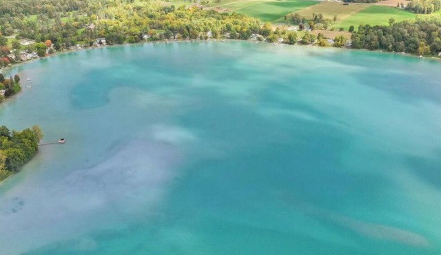 Crystal Blue Oasis-Lakefront,Family & Pet Friendly