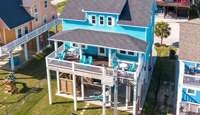 Crystal Breeze - beautiful 3 bdrm, with gulf view - just steps to the beach!