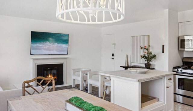 Crystal City Boutique Flats 2BR/Free Parking 204