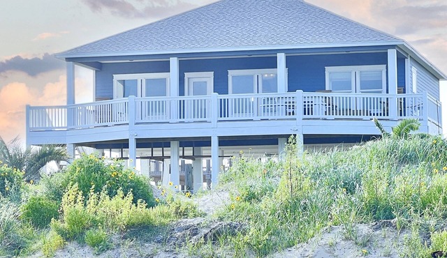 Crystal Cove Cottage - BEACHFRONT Luxury Getaway - Fully Fenced & Pet Friendly