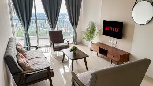 Crystal Creek Sunset Pool View Condo for 10 Guests with Free Netflix & WiFi