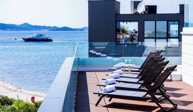 Crystal Holiday Residence II, Penthouse apartment with roof top swimming pool