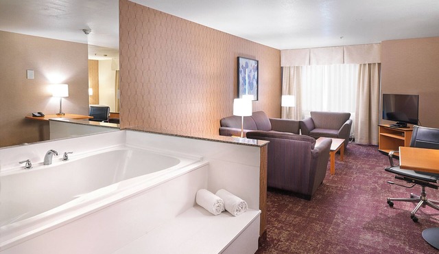 Crystal Inn Hotel & Suites West Valley City