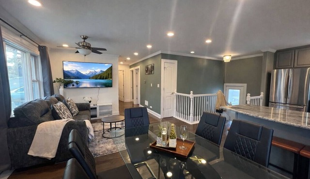 Crystal Lake 4BR | Insurance & Repair Stays