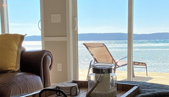 Crystal Lake Private Waterfront with Dock, Yard, A/C, Kayaks, Paddleboards