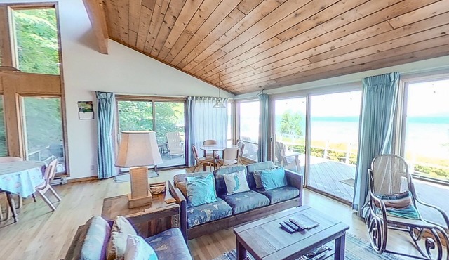 Crystal Lake retreat w/terrific lake views, private waterfront, firepit, 2 bikes