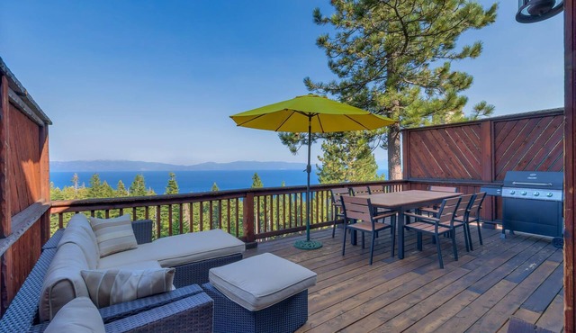 Crystal Lake View by Tahoe Getaways Hot Tub & Tahoe Park HOA + Private Beach