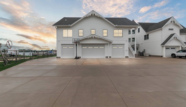 Crystal Lakefront Luxury Condo – North Shore, Crystal, Michigan