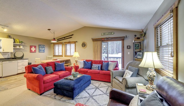 Crystal Mountain Cabin: Ski, Golf & Explore!