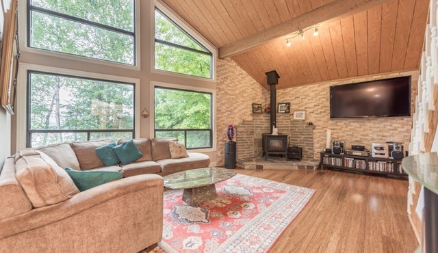 Crystal Palace Cottage, Kawartha Lakes