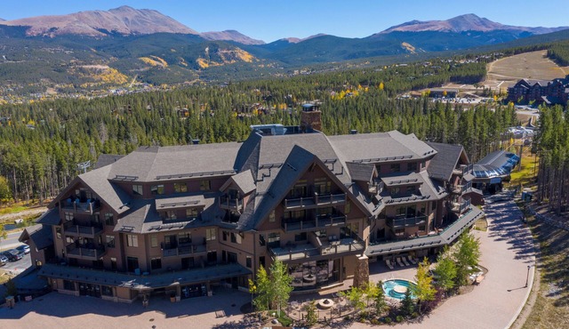 Crystal Peak Condo | Spectacular Views, Steps To Peak 7, Hot Tubs, and Gondola on-site