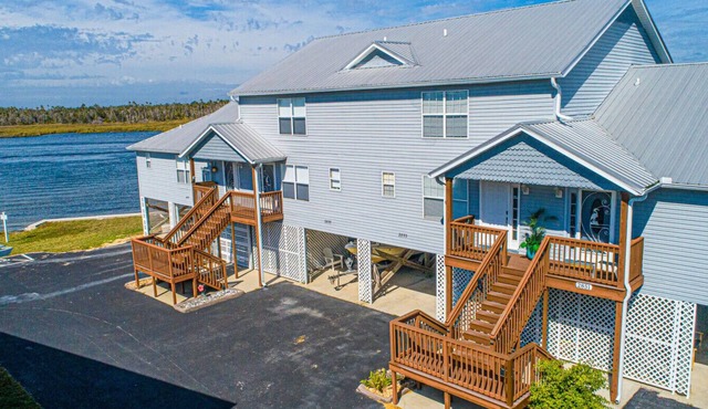 Crystal River Waterfront, Pool, Tennis,Pvt.Boat Slip, Sleeps6, DogOk