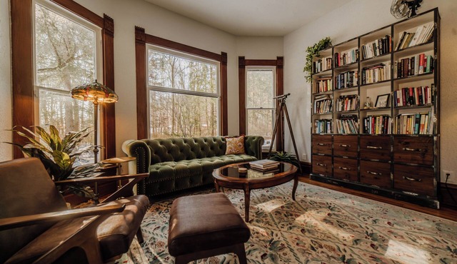 Crystal Springs: Historic Farmhouse 40 Acres Private Trails