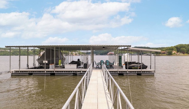 Crystal Springs - Lakefront with Hot Tub!