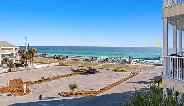 Crystal View 304 Beach Service, Great Views, 3bed/ 3 bath Pet Friendly