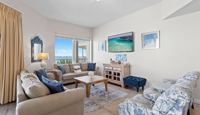 Crystal View 304 - Gulf View, Pet Friendly, Pool, Beach Service, Private Beach!