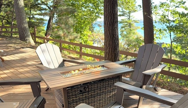 Crystal View Hideaway - Very Romantic with Spectacular View of Crystal Lake from Large Deck with Fire Table!