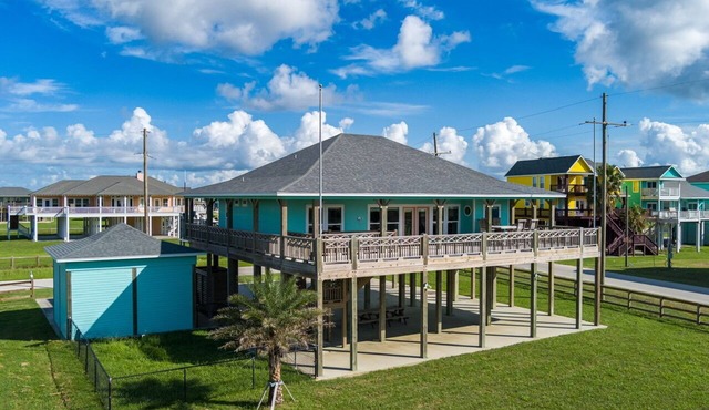 Crystal Villa - Beautiful 3 bedroom home close to beach with great Gulf Views