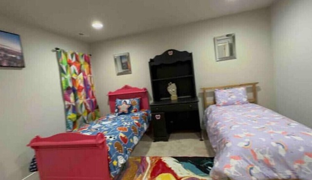 Crystal Villa: Main floor w BR and shower bath