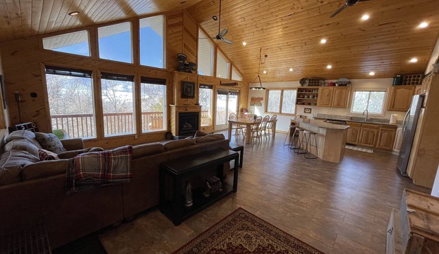 Cub River Hideout Cabin for Family Reunions and Mountain Vacations
