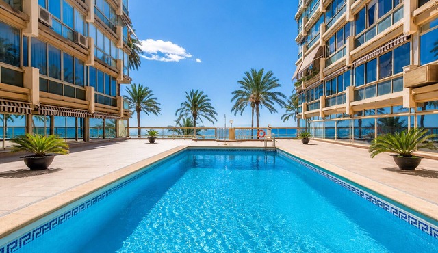Cubo's Apartment Mayoral Front Line Marbella & Free Parking/beachfront/community pool/free wifi