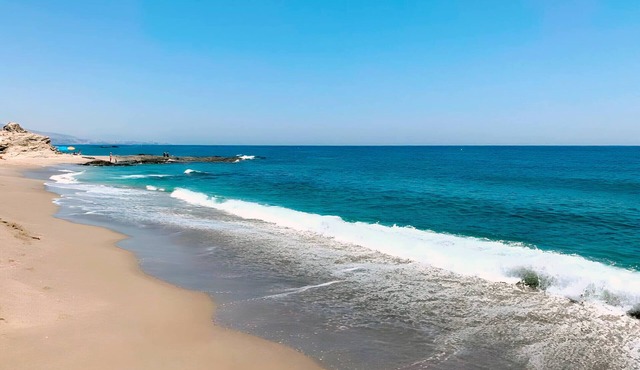 Cubo's El Faro Beach Apartment with Pool/sea views/close to beach/free wifi
