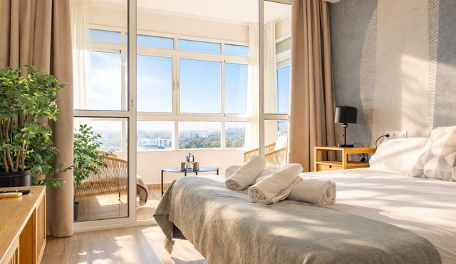 Cubo's Estudio La Colina Seaview & Pool/communal pool/urban/air conditioning
