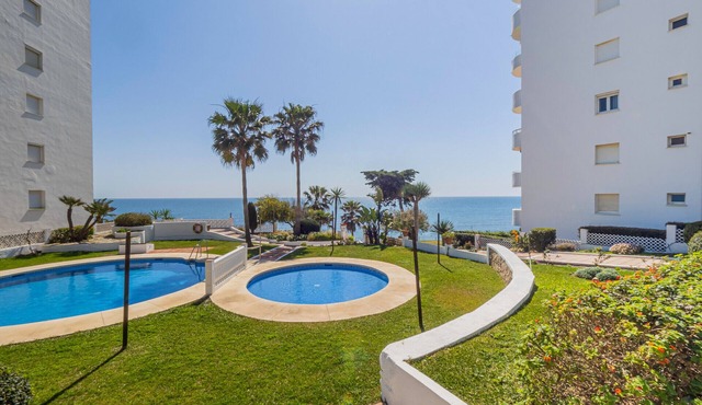 Cubo’s La Bambera First Line Beach/sea views/free wifi