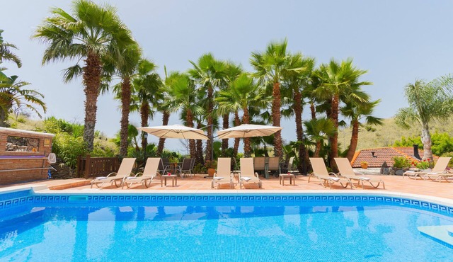 Cubo's Mijas Finca Huerta Rica Bambu/shared pool/views