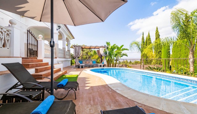Cubo's Villa Esmeralda/private pool/garden/air conditioning/fireplace/free Wi-Fi