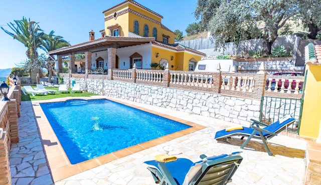 Cubo's Villa Ana Valtocado. Spectacular views and private pool