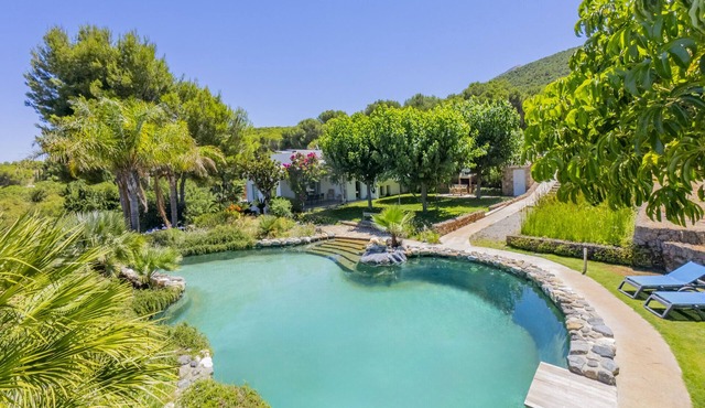 Cubo's Villa El Tejar/private lake pool/wifi/air conditioning