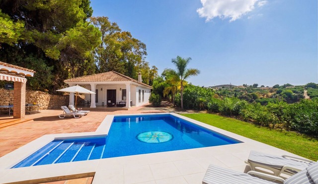 Cubo's Villa Antonio. Wifi, air conditioning, pool,