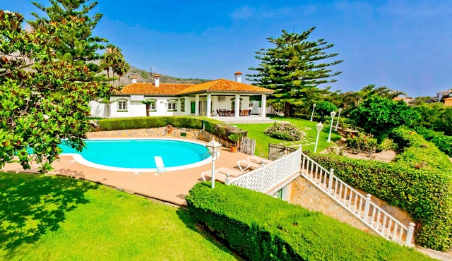 Cubo's Villa Galemar Torremolinos Pool & Padel/private paddle tennis court/near the beach/air conditioning/free Wi-Fi