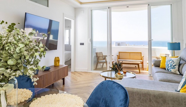 Cubo's Vistalmar Calahonda Apartment/beach access/terrace/communal pool/free wifi