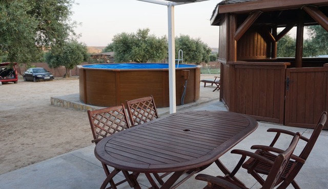 Cuchifarm accommodation near Warner Bros.
