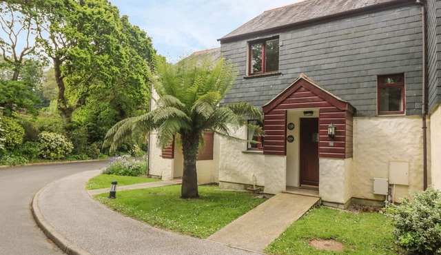 CUCKOO'S COTTAGE, pet friendly in Falmouth