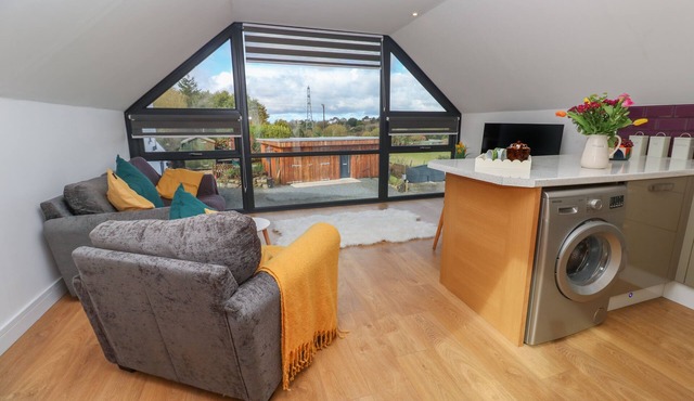 CUCKOO'S REST, romantic, with a garden in Penryn