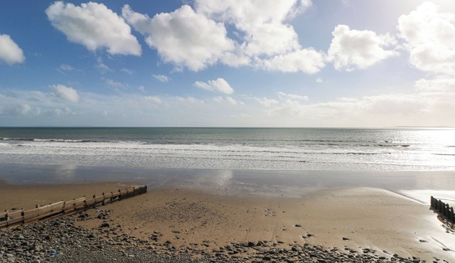CUDDFAN, with pool in Llanteg