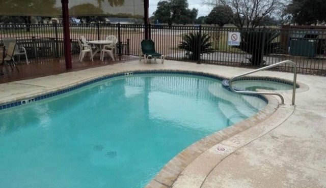 Cuero Stay with Prime Location – Close to Highways & Local Hotspots, w/Parking